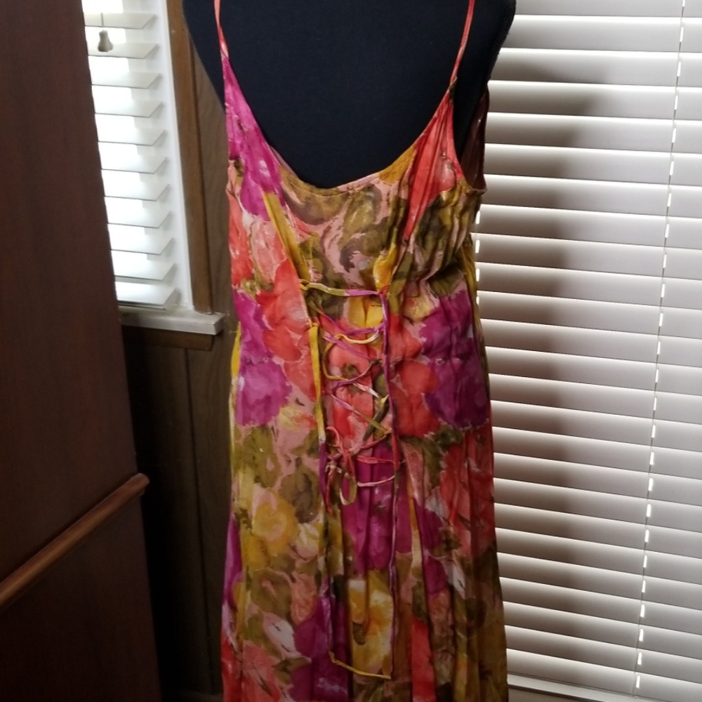 Dress - Picture 2 of 3